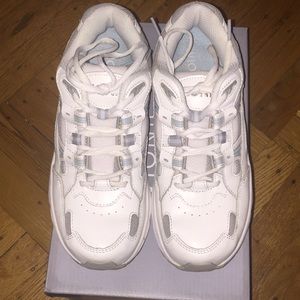 Vionic women’s sneakers